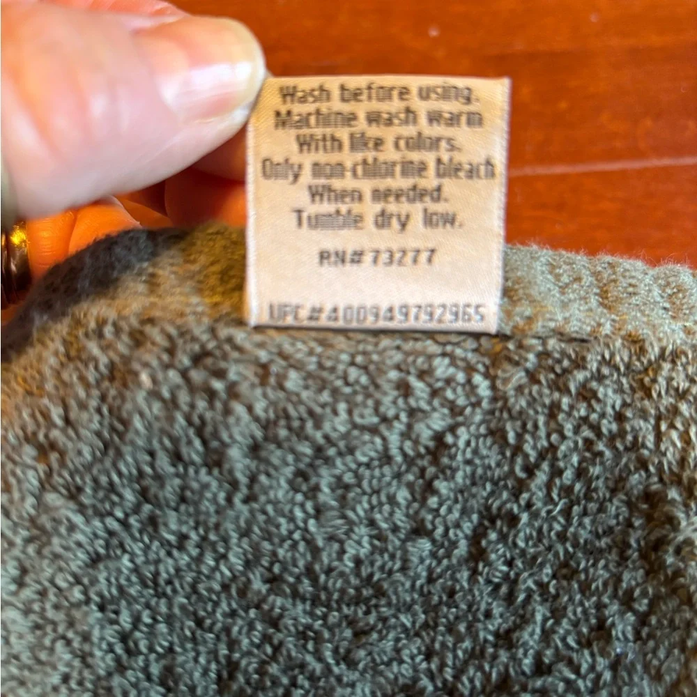 Apt. 9 Extra Large Bath Towels Forest Green Like New set of 2